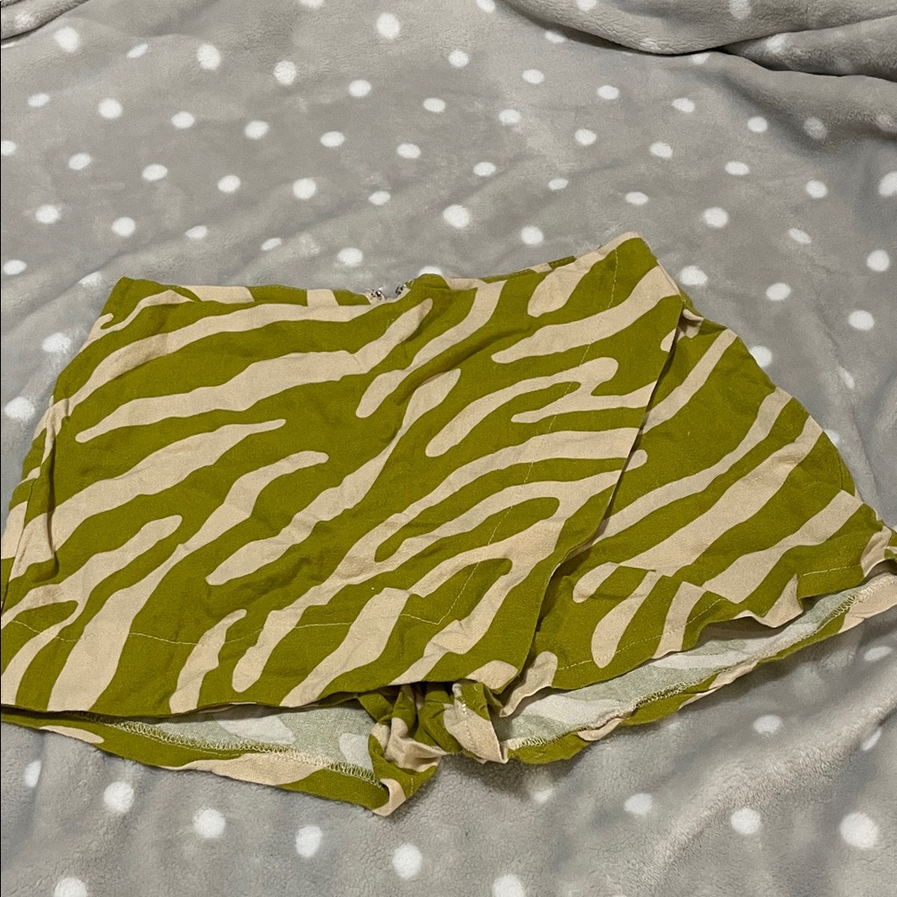 Windsor Green and Cream Patterned Skorts